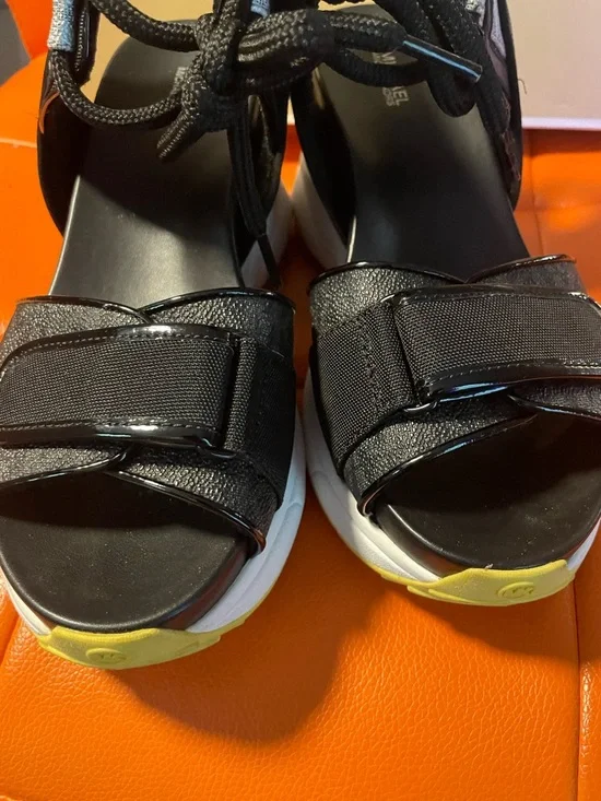 Michael Kors Black Sandal Box Label - Picture 7 of 7